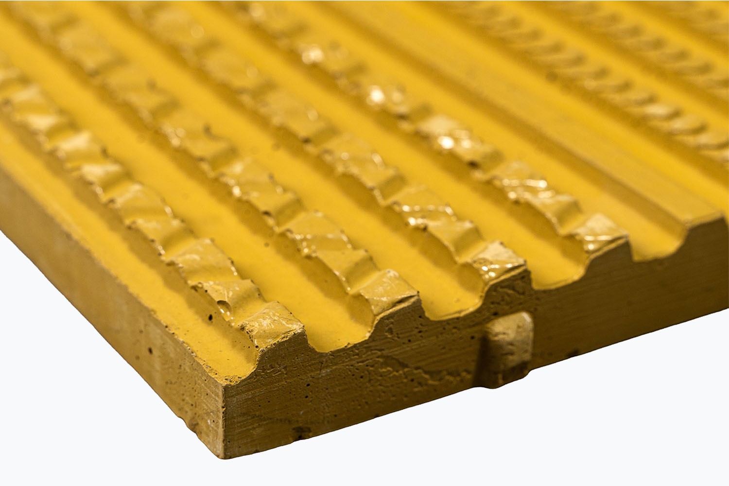 COMDES - Žlutá betonová dlažba s vodící linií