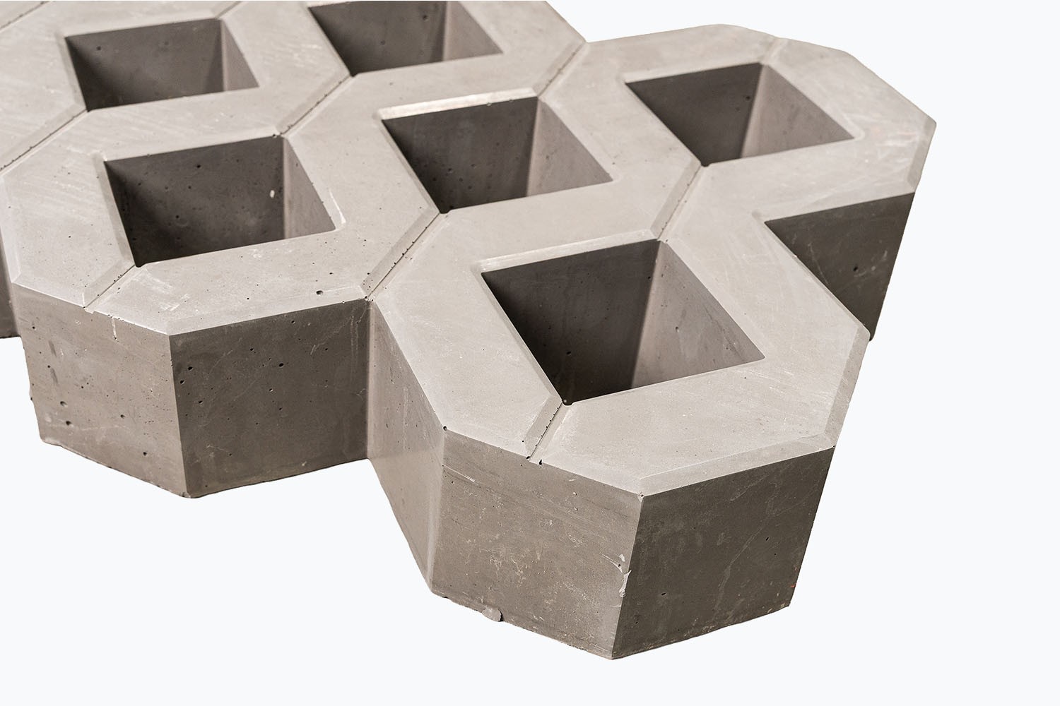 COMDES - Betonová zatravňovací tvárnice / Kosočtverce