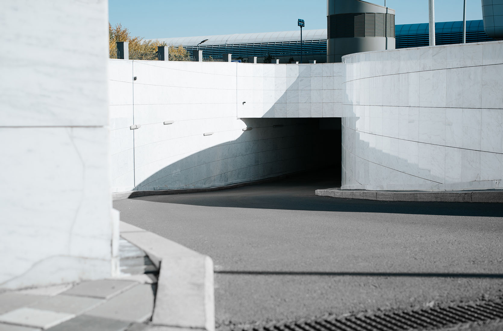 COMDES CCE - Kontakt